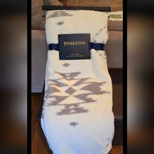 NWT Pendleton White/ Grey Sherpa Throw Fleece Blanket